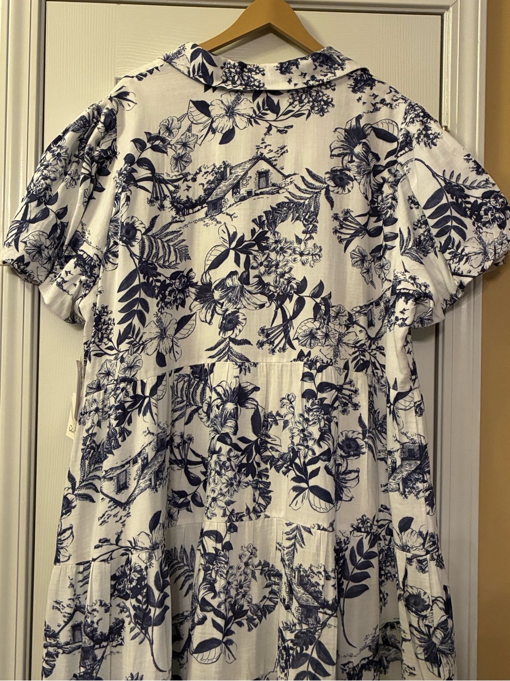 CeCe Navy and White 3X Cotton Floral printed Button-Front Short sleeved .dress.